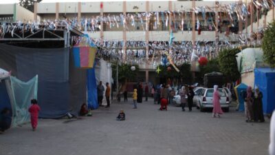 İsrail bombardımanının devam ettiği Gazze Şeridi’nde Filistinliler ilk teravih namazını