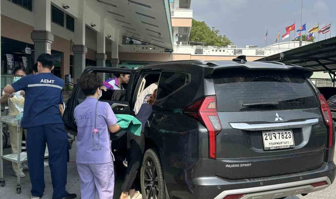Tayland’da hamile kadın, hastaneye 300 metre kala aracın arka koltuğunda