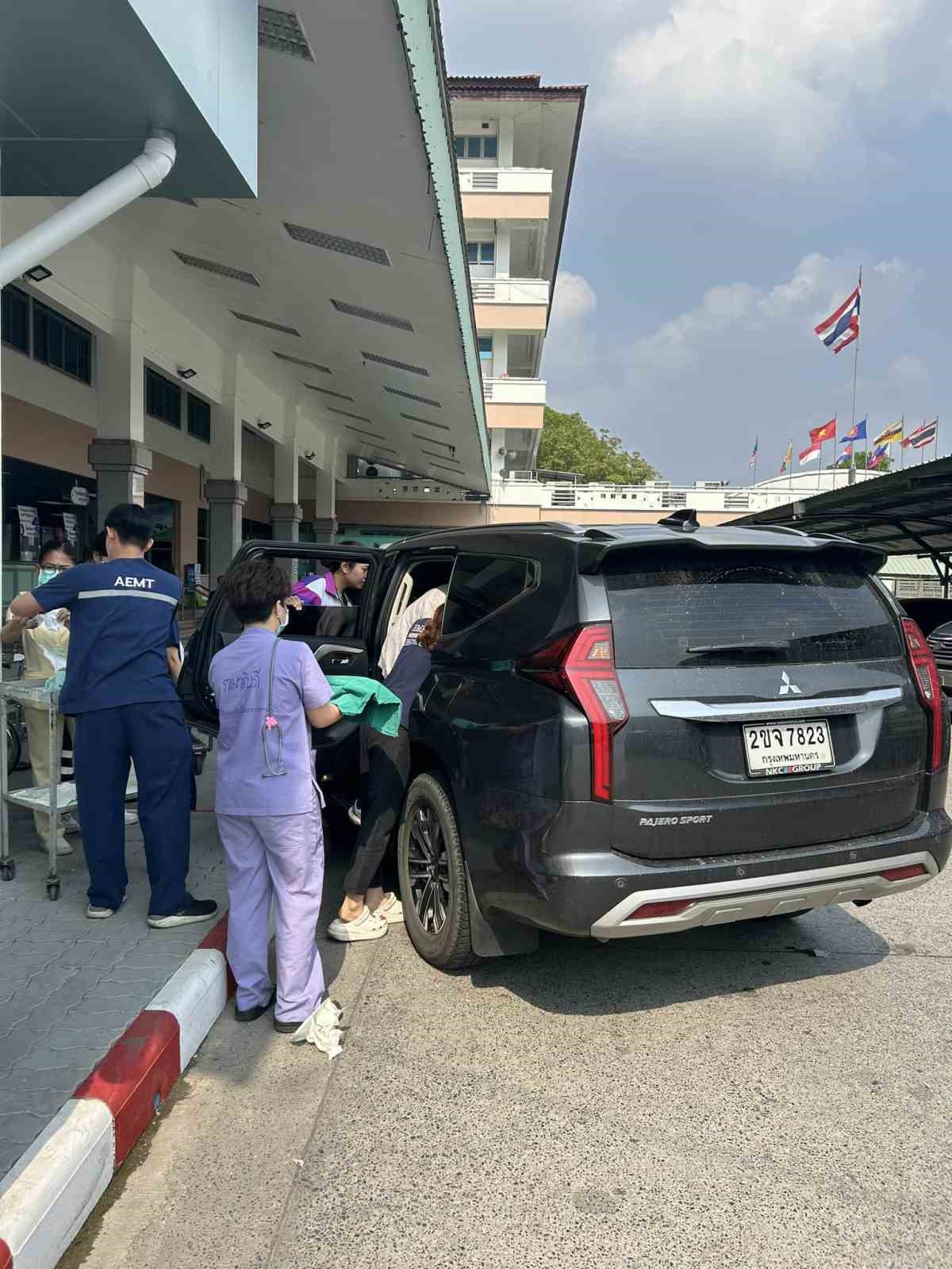 Tayland’da hamile kadın, hastaneye 300 metre kala aracın arka koltuğunda