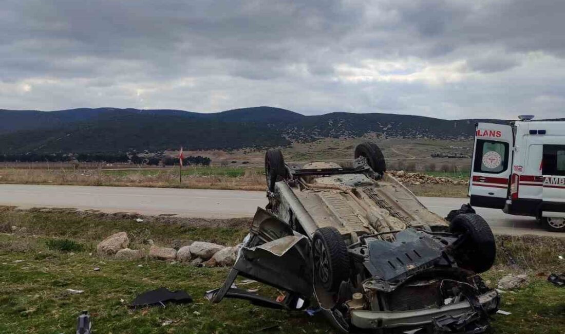 Afyonkarahisar’ın Dinar ilçesinde iki otomobilin çarpışması sonucu yaşanan trafik kazasında