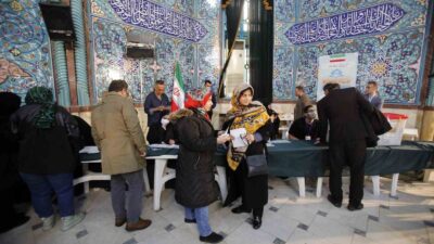 İran’da İslami Şura Meclisi ve dini lideri seçme ile denetleme