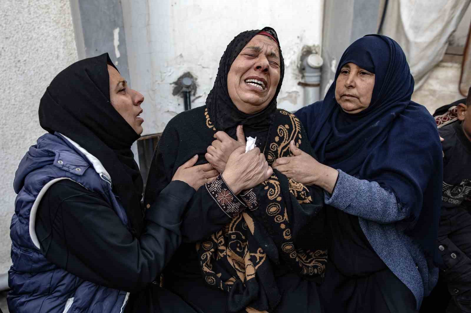 İSRAİL’İN SON 24 SAATTE GAZZE ŞERİDİ’NE DÜZENLEDİĞİ SALDIRILARDA 124 FİLİSTİNLİNİN