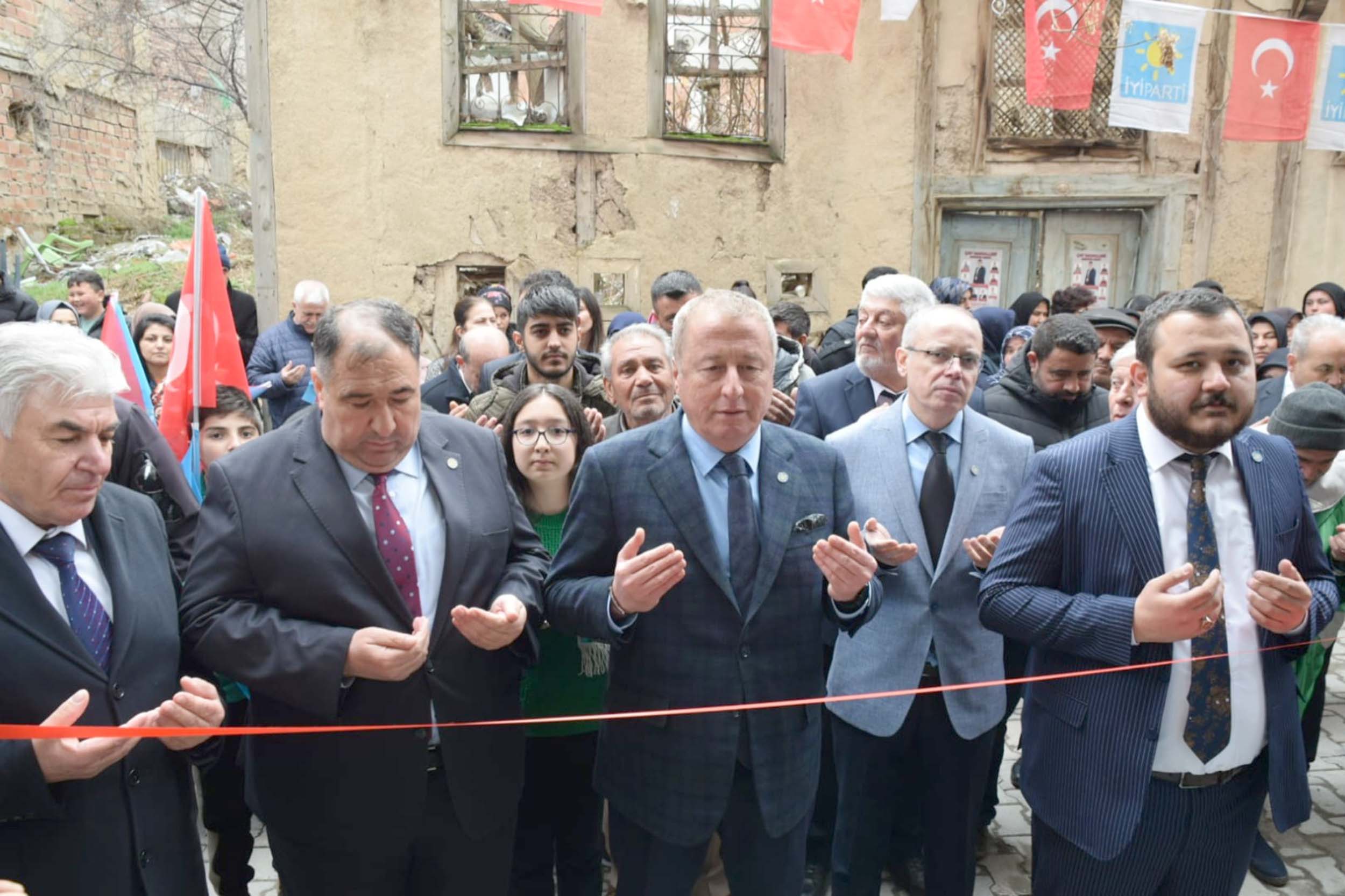 İYİ Parti Sandıklı Seçim Koordinasyon Merkezi’nin açılışında konuşan İYİ Parti