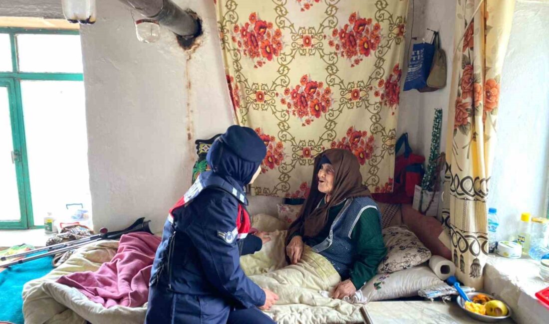 Afyonkarahisar Dinar İlçe Jandarma Komutanlığı personeli 18-24 Mart Yaşlılara Saygı