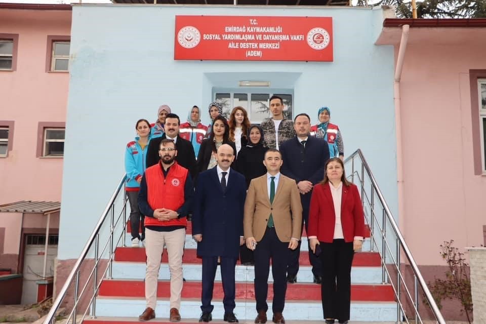 Afyonkarahisar Emirdağ Kaymakamı Osman Bilici, Aile Destek Merkezinin kurs programlarının