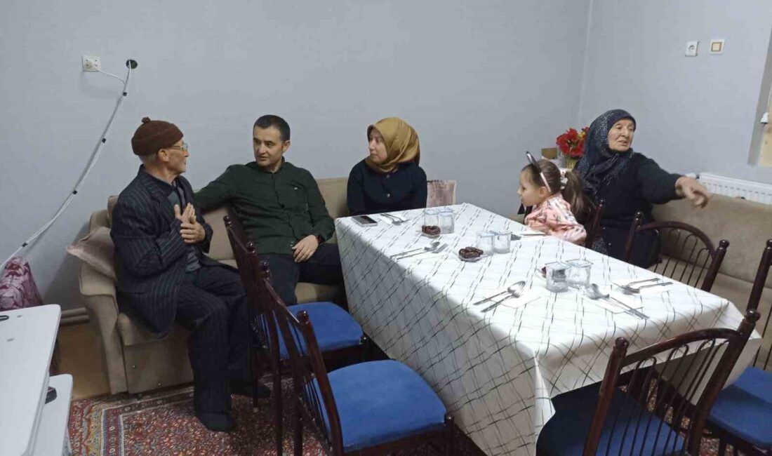 Afyonkarahisar Emirdağ Kaymakamı Osman Bilici, Ramazan ayının ilk iftarındaki orucunu