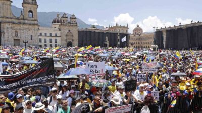 Kolombiya’da binlerce kişi hükümetin uygulamaya koymayı planladığı reform paketini protesto