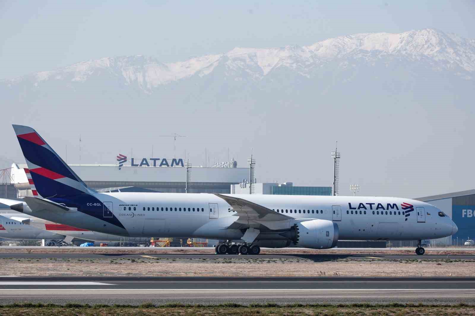 LATAM HAVAYOLLARI'NA AİT UÇAKTAKİ TEKNİK SORUN NEDENİYLE 50 KİŞİ YARALANDI