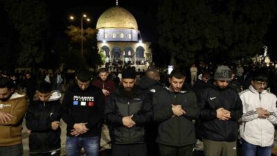 İşgal altındaki Doğu Kudüs’te bulunan Mescid-i Aksa’da ramazanın birinci gününde