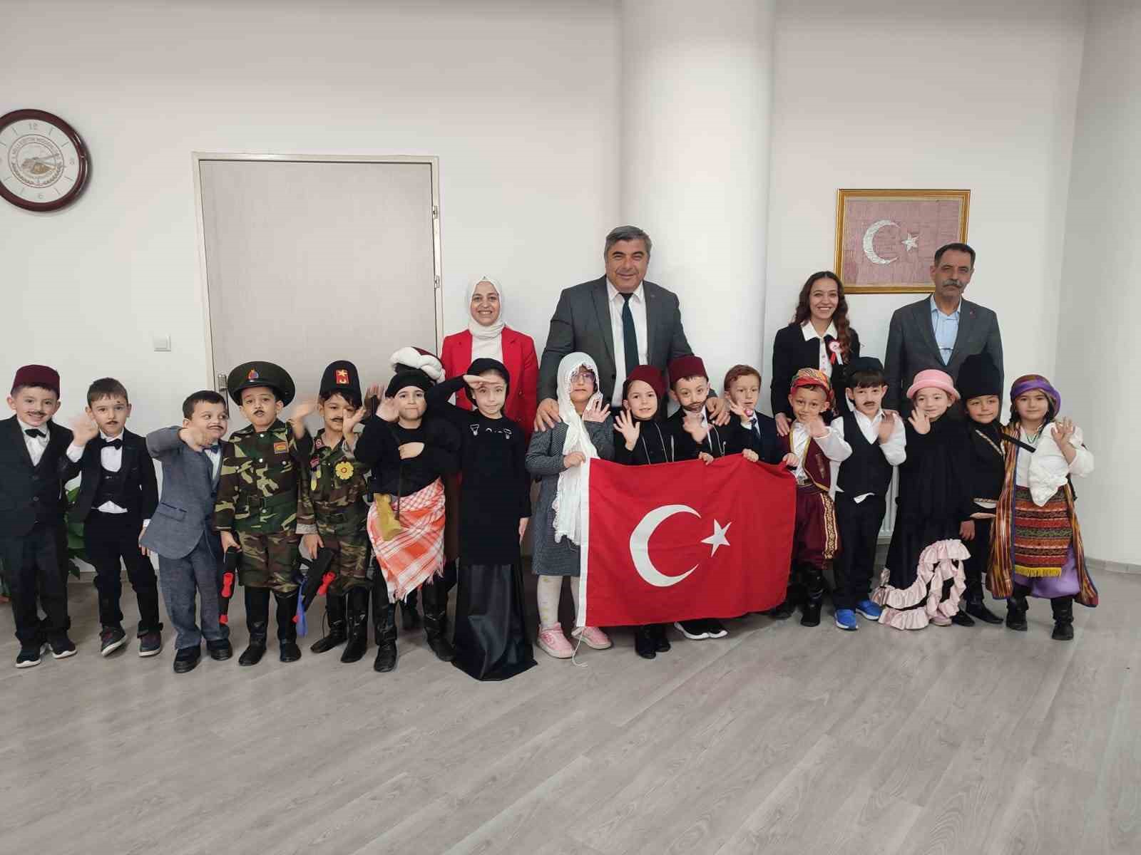 Afyonkarahisar Toki Fatma Aliye Hanım Anaokulu minik öğrencileri Milli Mücadele