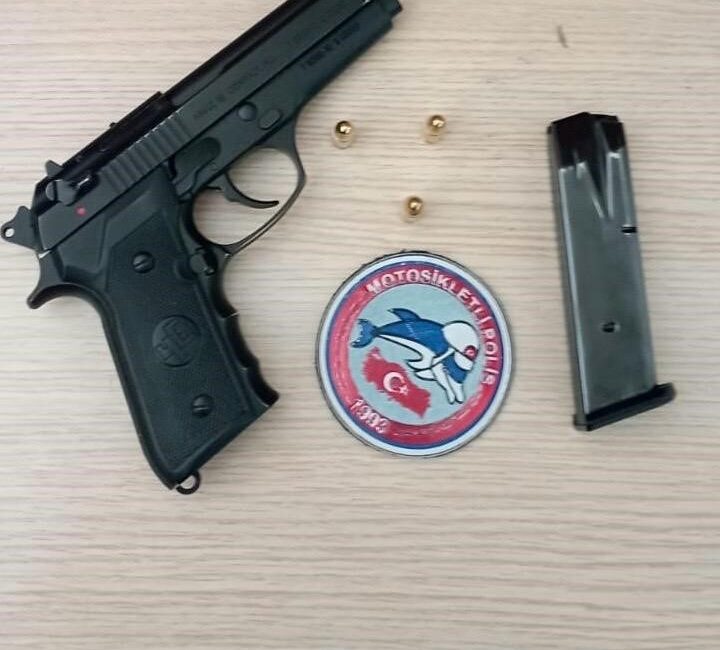 Afyonkarahisar’da motosikletli polis timleri şüphe üzerine yaptıkları aramada bir adet