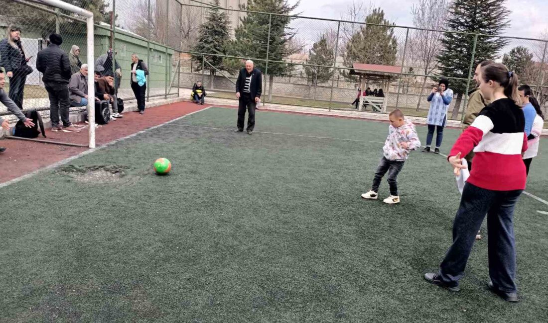 Afyonkarahisar Gençlik ve Spor İl Müdürü İsmail Hakkı Kasapoğlu, Dünya