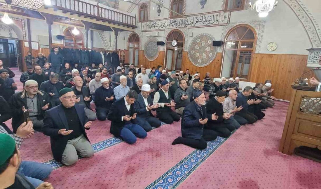 Afyonkarahisar İl Müftüsü Lütfü İmamoğlu, iftarını Sandıklı’da yatılı Kuran Kursu’nda