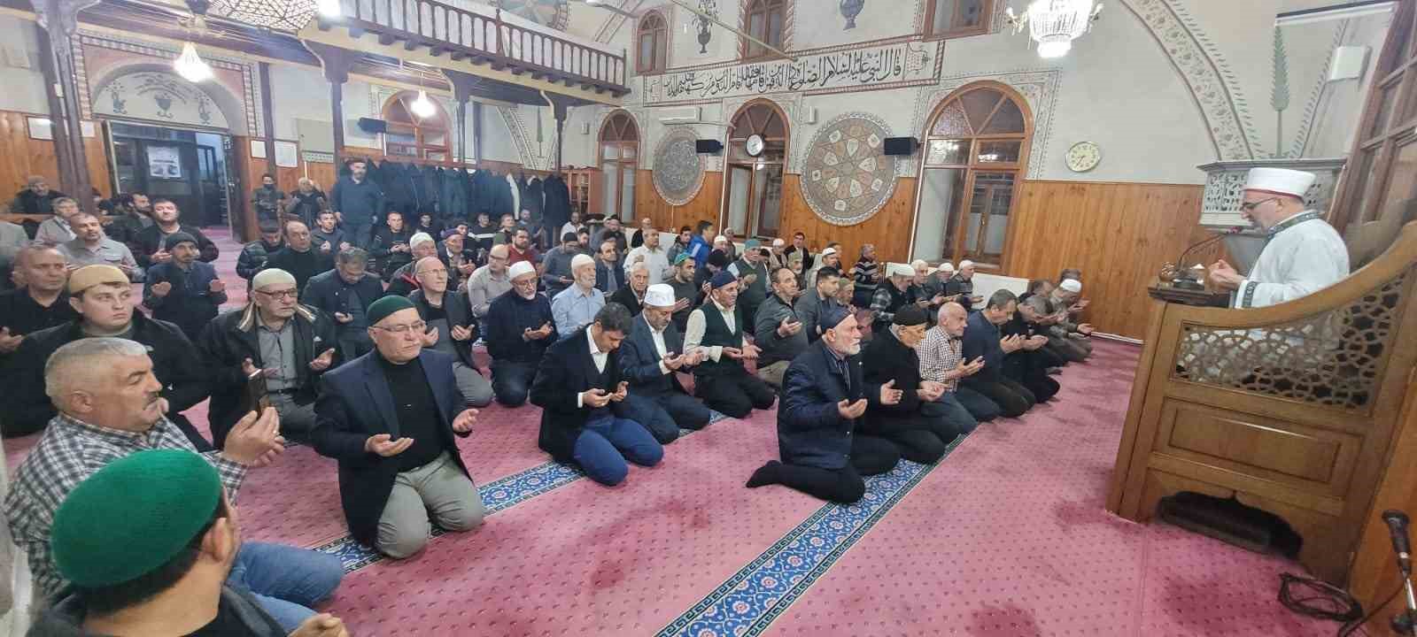 Afyonkarahisar İl Müftüsü Lütfü İmamoğlu, iftarını Sandıklı’da yatılı Kuran Kursu’nda