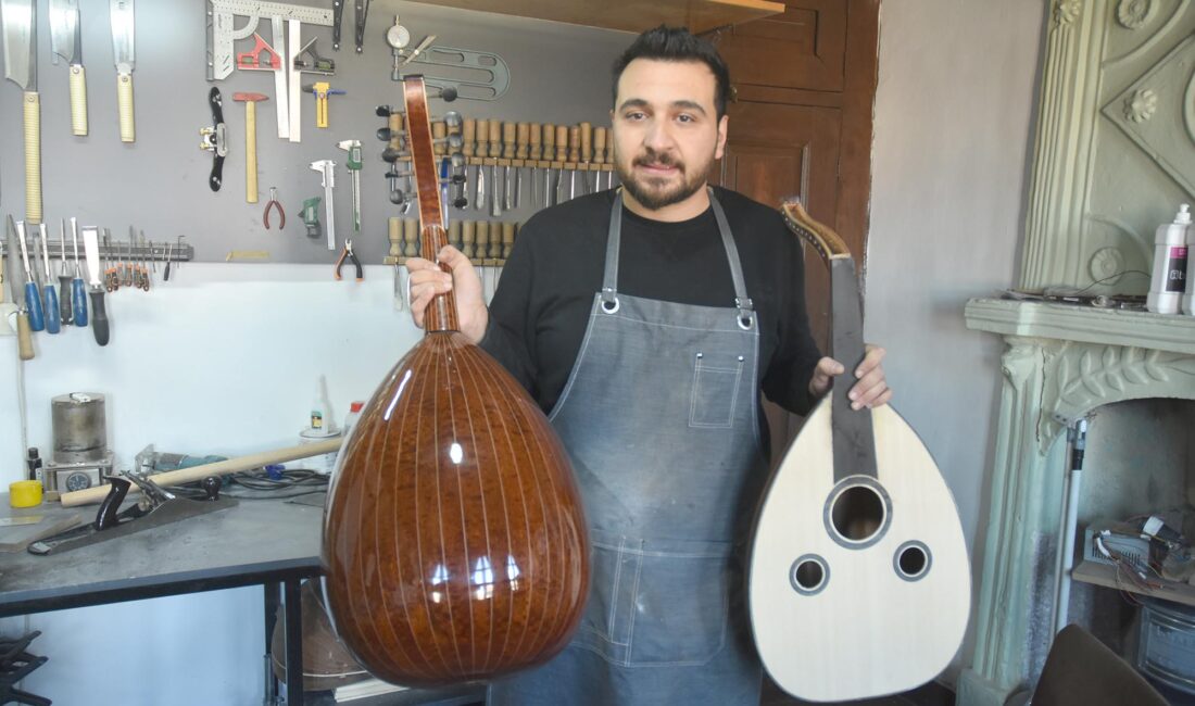 Afyonkarahisar’da yaşayan 29 yaşındaki müzik öğretmeni Recep Özdemir, Türkiye ve