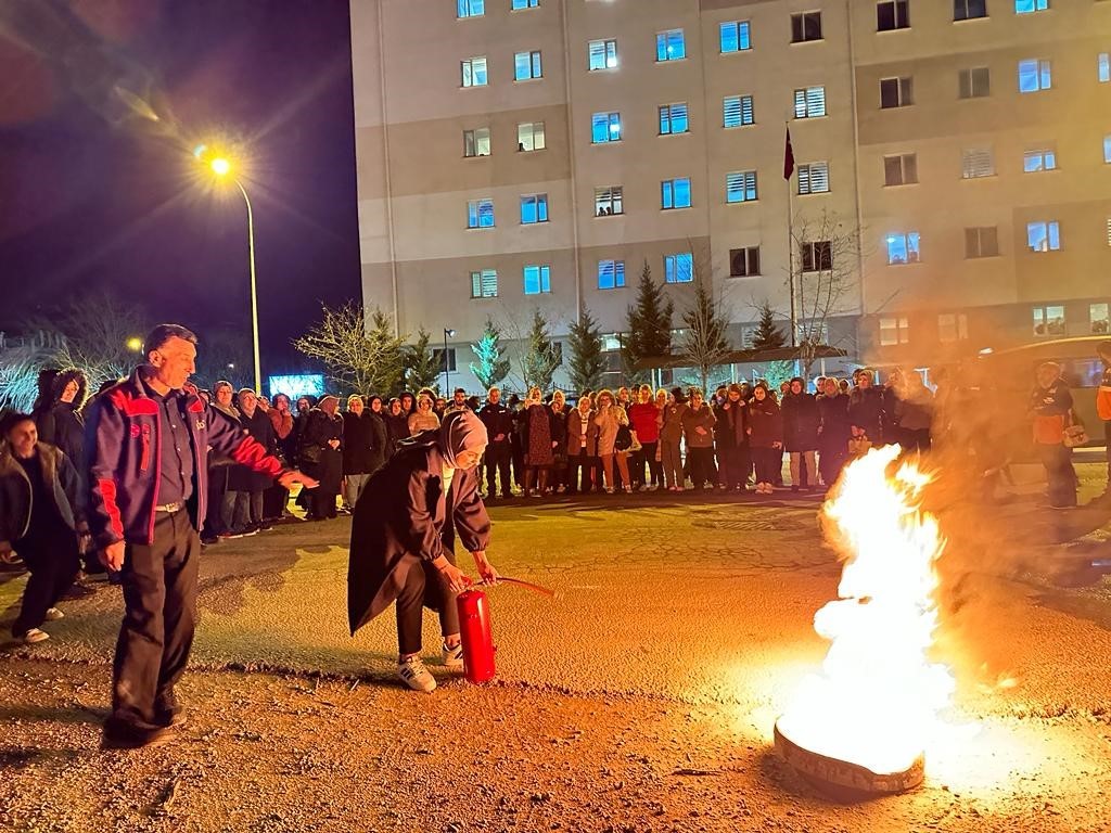 Afyonkarahisar’da Bacım Sultan Yurdunda kalan öğrenciler için afet farkındalık eğitimi,