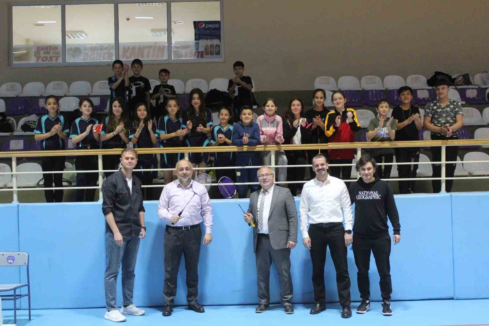 Afyonkarahisar’da Okul Sporları faaliyet programında yer alan Badminton müsabakaları, Çiğiltepe
