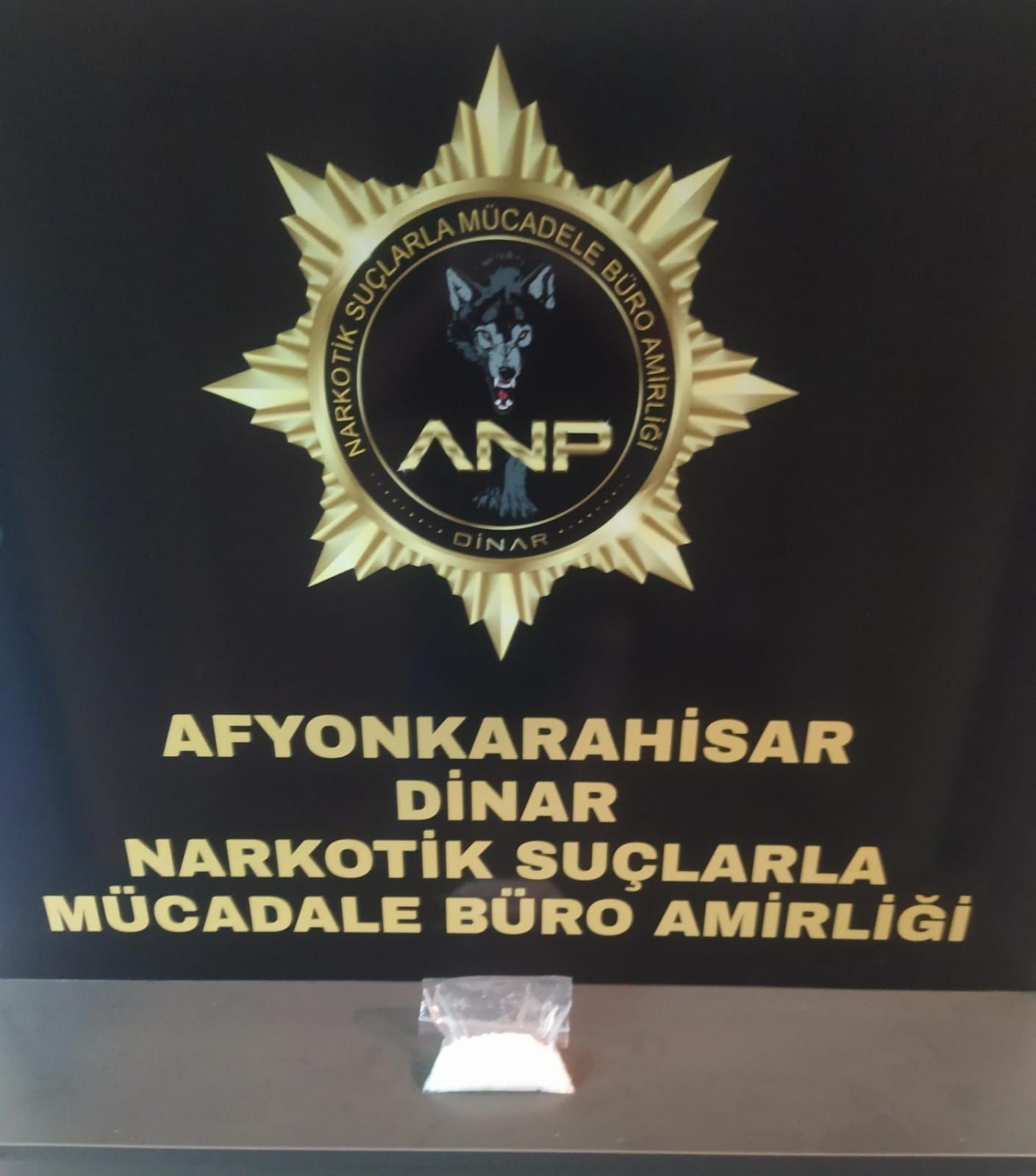 Afyonkarahisar’ın Dinar ilçesinde polis tarafından gerçekleştirilen operasyonda 59,33 gram uyuşturucu