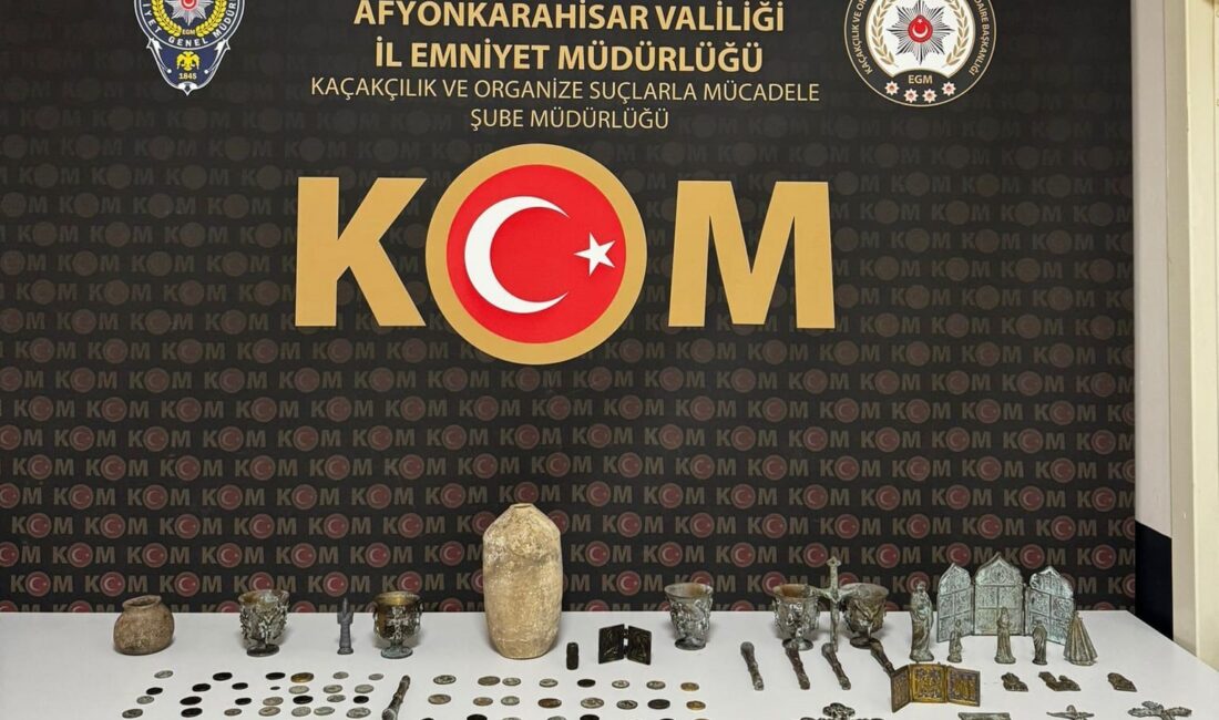 Afyonkarahisar’da polis tarafından gerçekleştirilen operasyonda tarihi değere sahip 75 adet