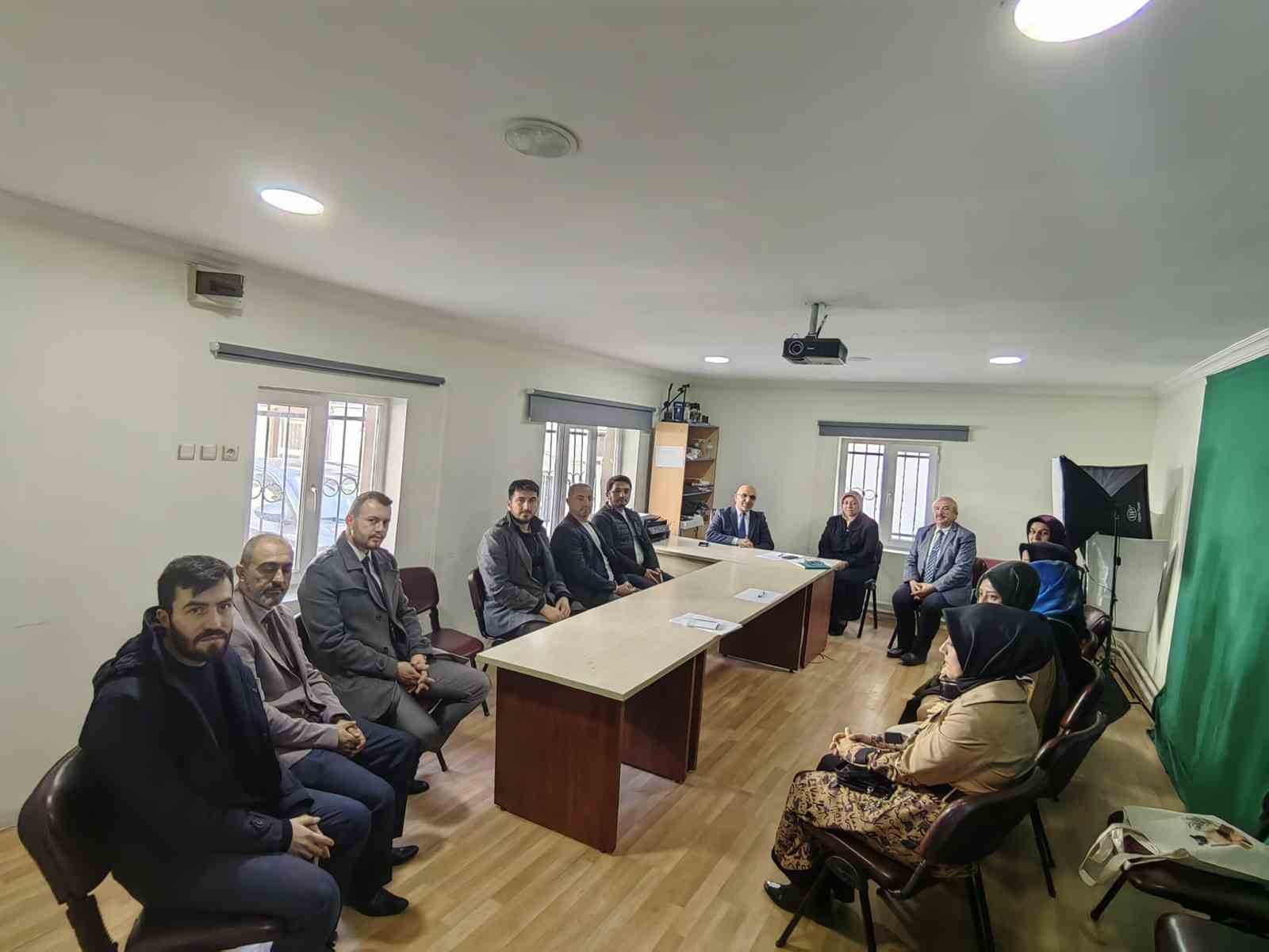 Afyonkarahisar İl Müftüsü Lütfü İmamoğlu müftülükte görevli manevi rehberlerle gerçekleştirdiği
