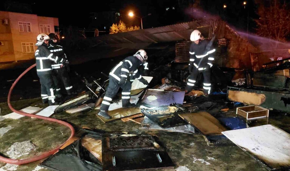 Samsun’da ikinci el eşyaların depolandığı yerde çıkan yangında 200 bin