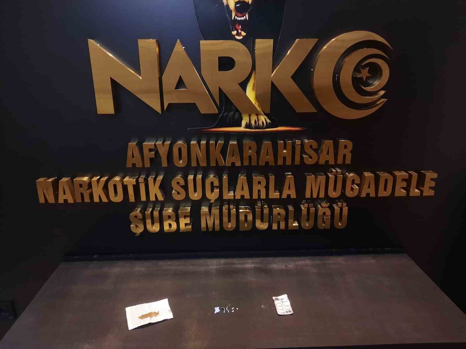 Afyonkarahisar’da polis tarafından sanayi sitesinde bir dükkana yapılan uyuşturucu baskınında