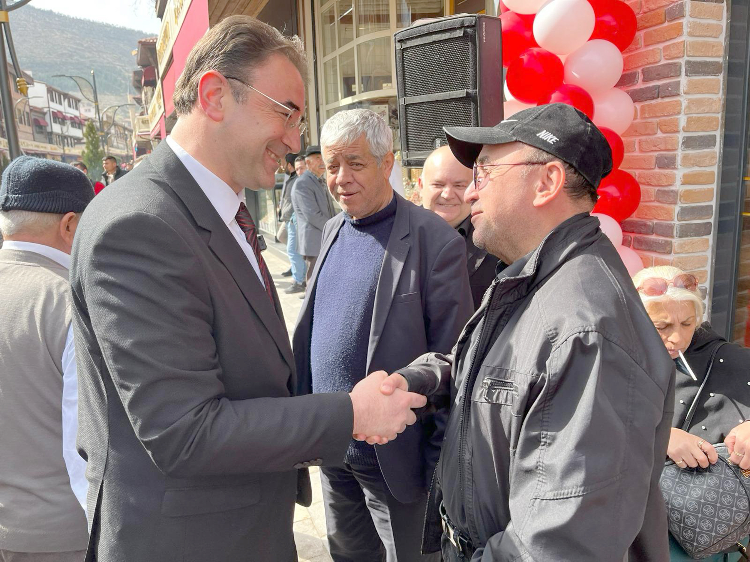 MHP Afyonkarahisar Belediye Başkan Adayı Sezer Küçükkurt, şehrin yurt dışındaki