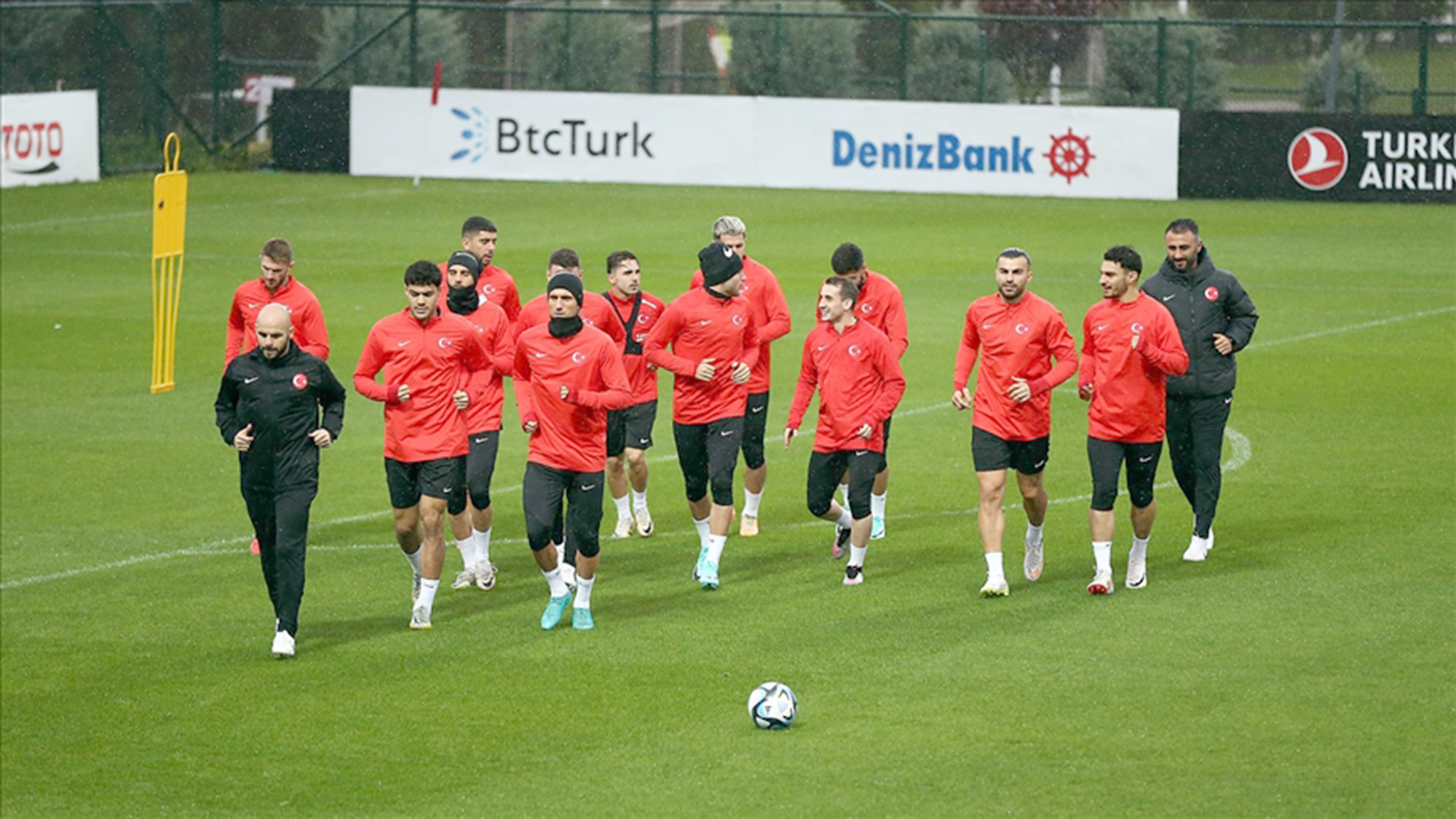 Türkiye Futbol Federasyonundan yapılan açıklamaya göre, ay-yıldızlı ekip, Almanya’da 14