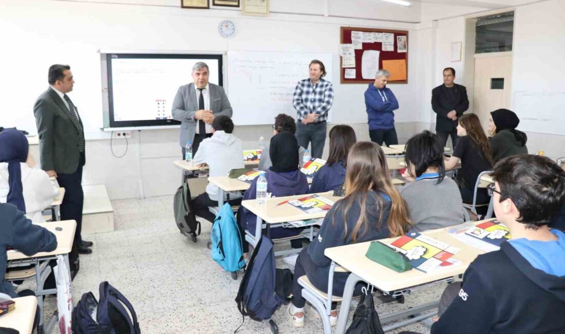 MÜDÜR SÜNNETCİ ÖĞRENCİLERLE SATRANÇ OYNADI