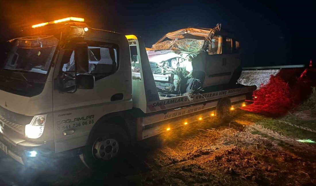 Afyonkarahisar’da kontrolden çıkarak takla atıp şarampole devrilen hafif ticari araçta