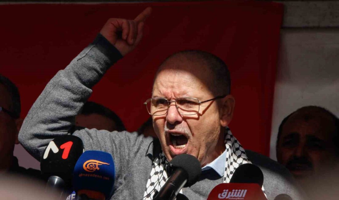 Tunus’ta binlerce gösterici, mevcut siyasi durum ve kötüleşen ekonomi nedeniyle