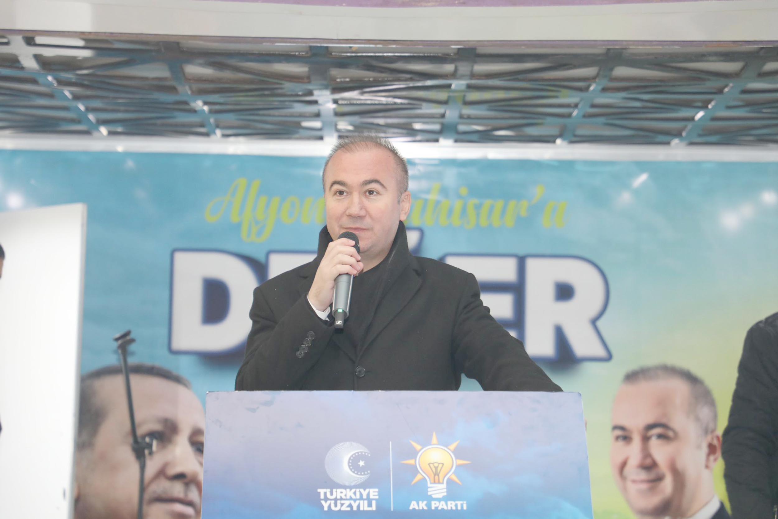 Uydukent’te düzenlenen iftar programında konuşan AK Parti Afyonkarahisar Belediye Başkan