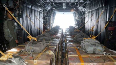 ÜRDÜN SİLAHLI KUVVETLERİ, GAZZE ŞERİDİ'NE HAVADAN 48 PAKET YARDIM MALZEMESİ