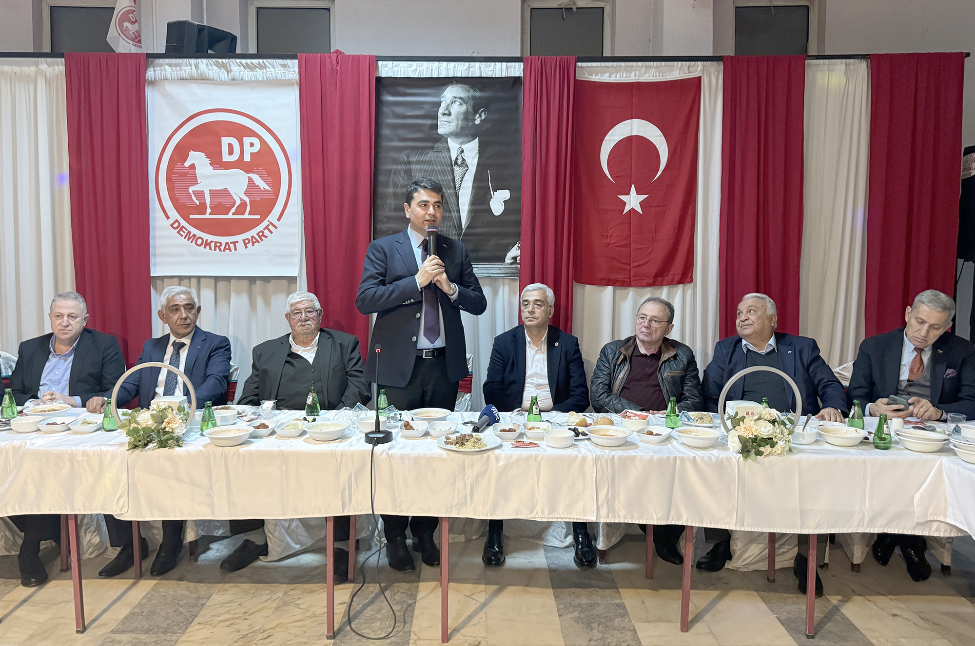 Demokrat Parti (DP) Genel Başkanı Gültekin Uysal, “Bu millet önünde