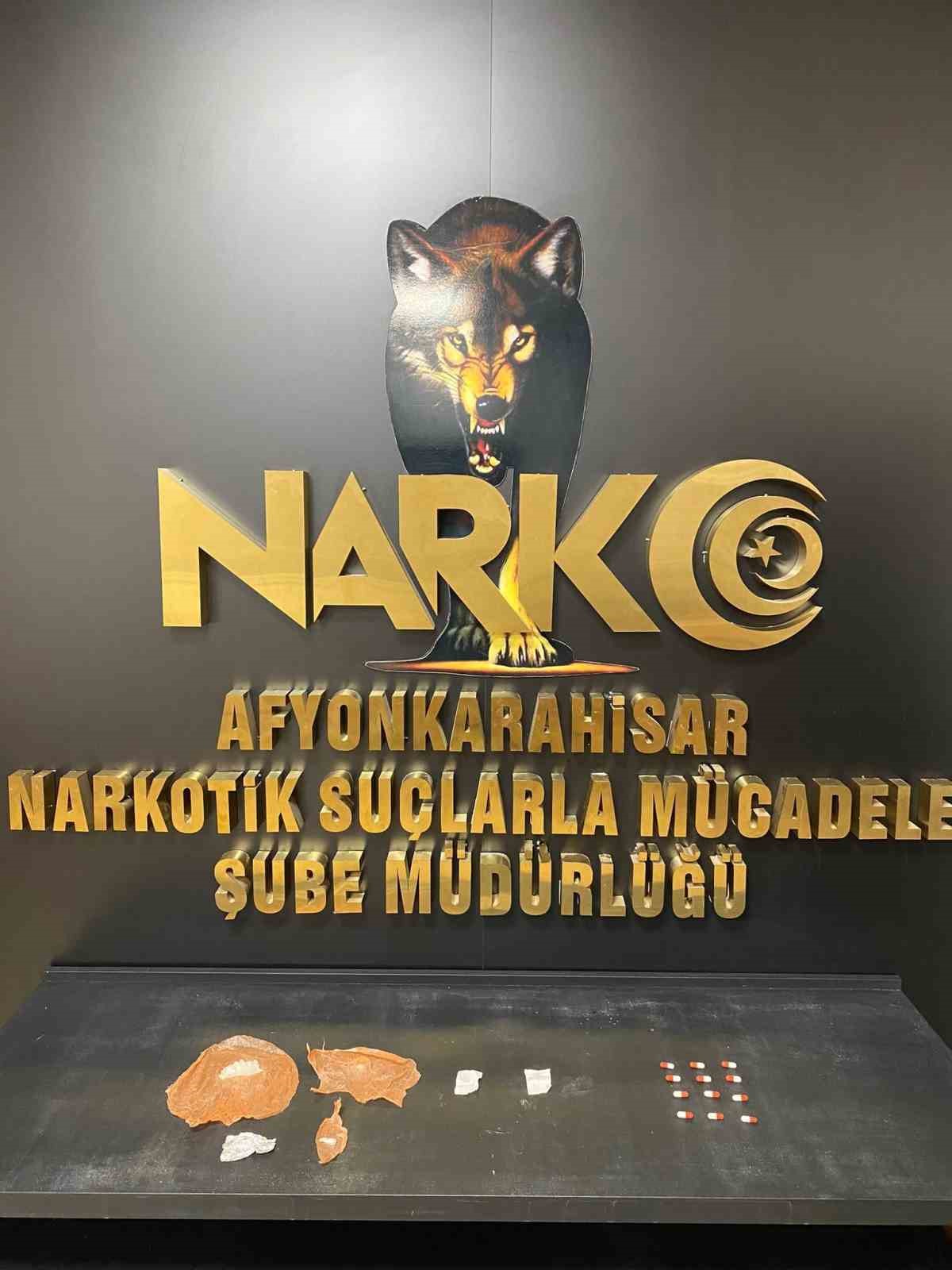 Afyonkarahisar’da gerçekleştirilen uyuşturucu operasyonunda gözaltına alınan 4 kişiden ikisi tutuklanarak