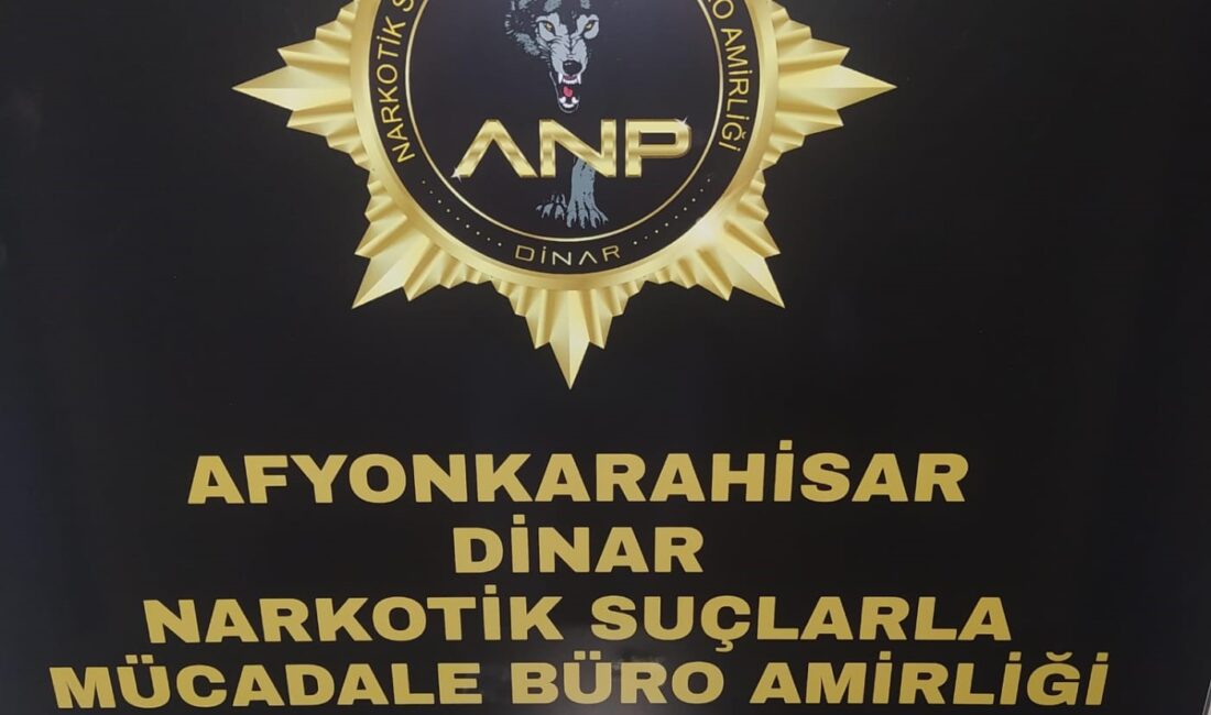 Afyonkarahisar’da polis tarafından durdurulan bir araçta yapılan aramada 2,71 gram