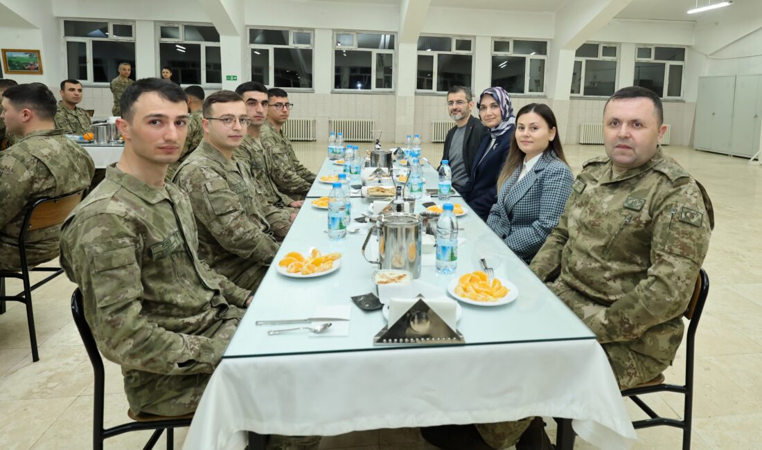 Vali Doç. Dr. Kübra Güran Yiğitbaşı ile eşi Dr. Selim