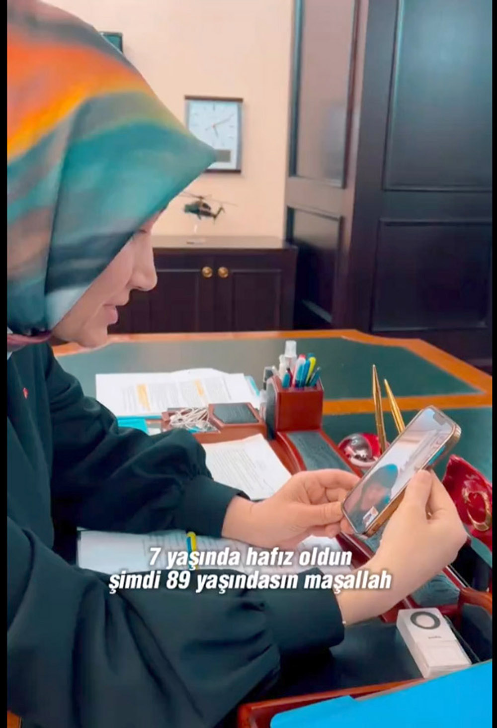 Afyonkarahisar’da 89 yaşındaki Hatice Mutluer, Vali Kübra Güran Yiğitbaşı’nı görüntülü