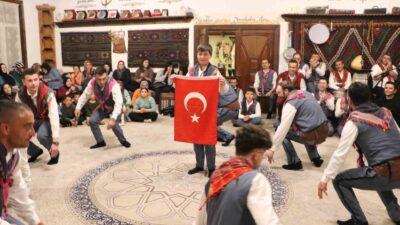 Afyonkarahisar’ın Sandıklı ilçesinde çoğunluğu esnaftan oluşan bir gurup ’Yaren Gecesi’