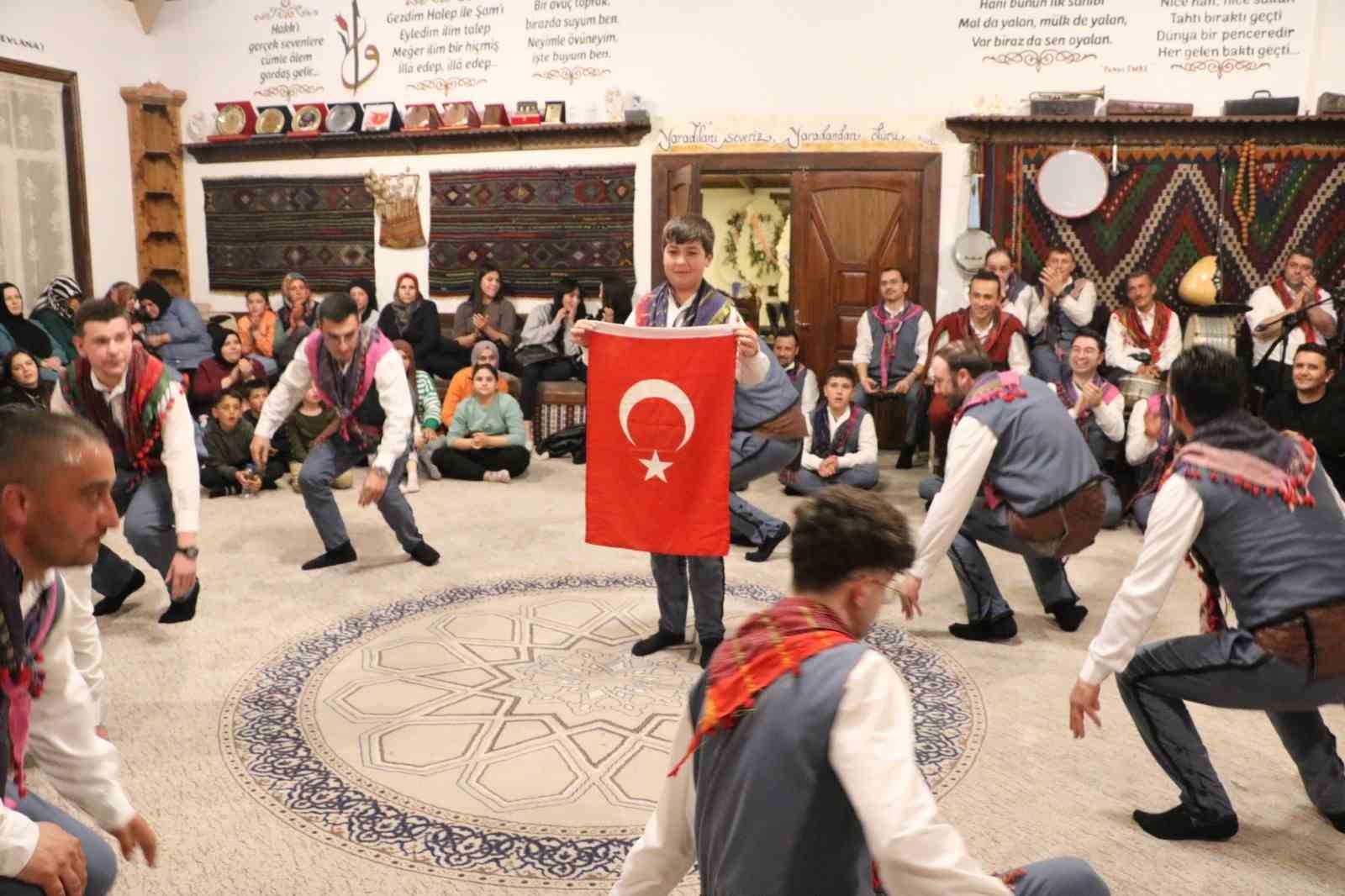 Afyonkarahisar’ın Sandıklı ilçesinde çoğunluğu esnaftan oluşan bir gurup ’Yaren Gecesi’