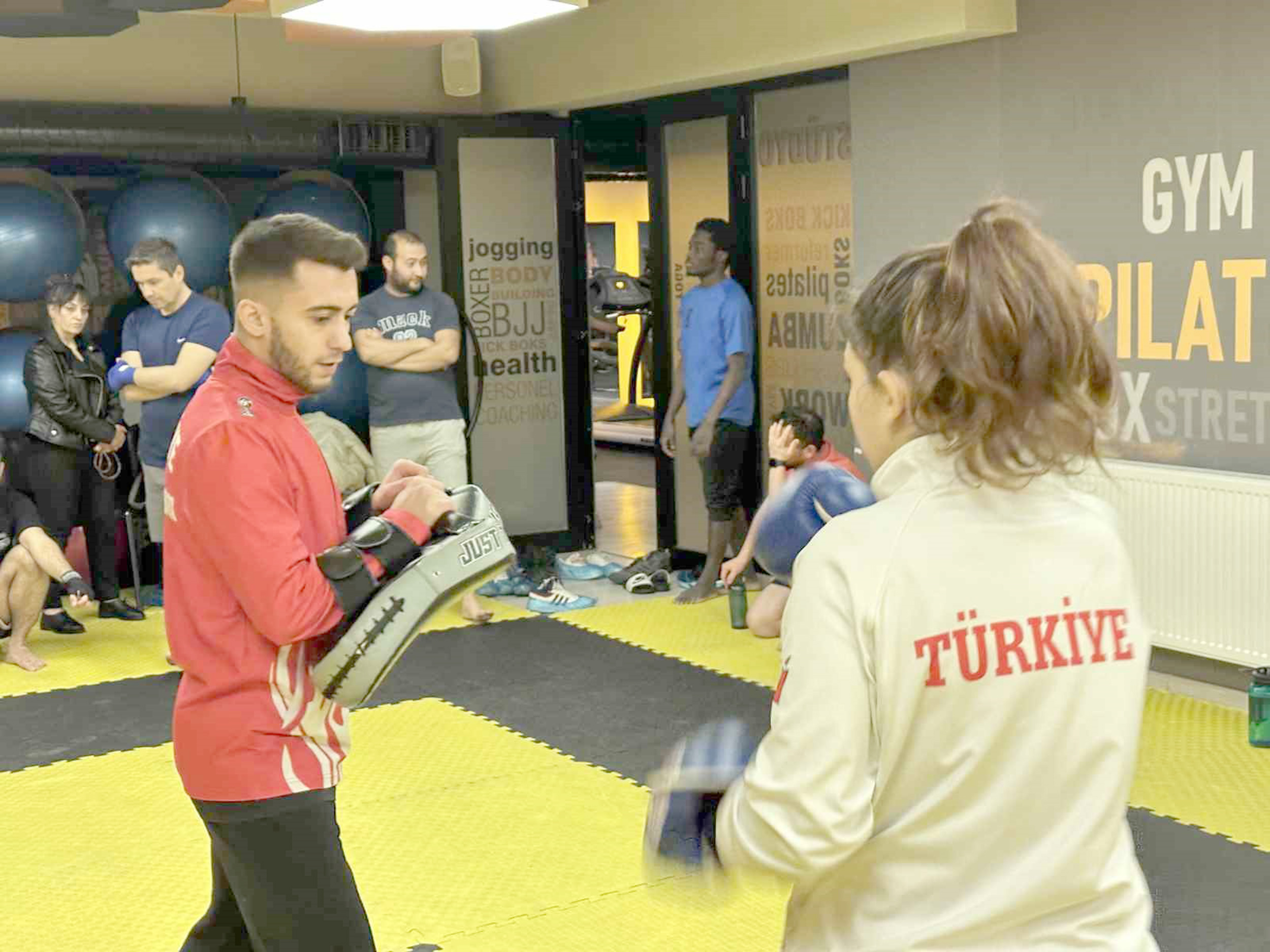 Eskişehir’de yaşayan milli sporcu Şamil Ömer Çalhan, muaythaide kazandığı Avrupa