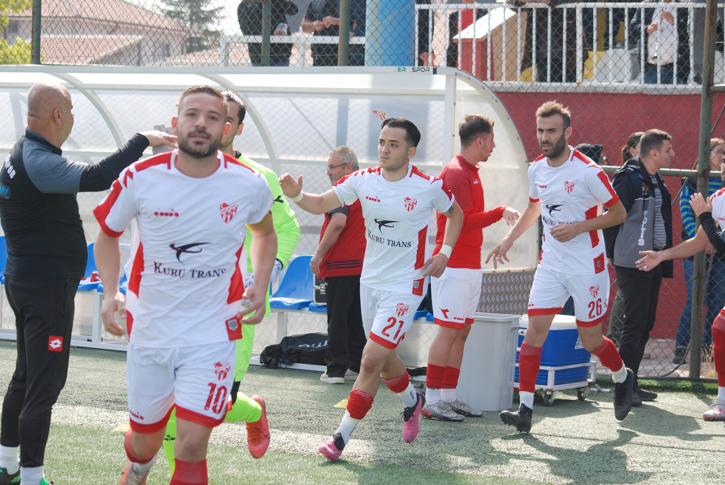 Belediye Bolvadin Termalspor 12 dakikada attığı 7 golle öne geçerken,