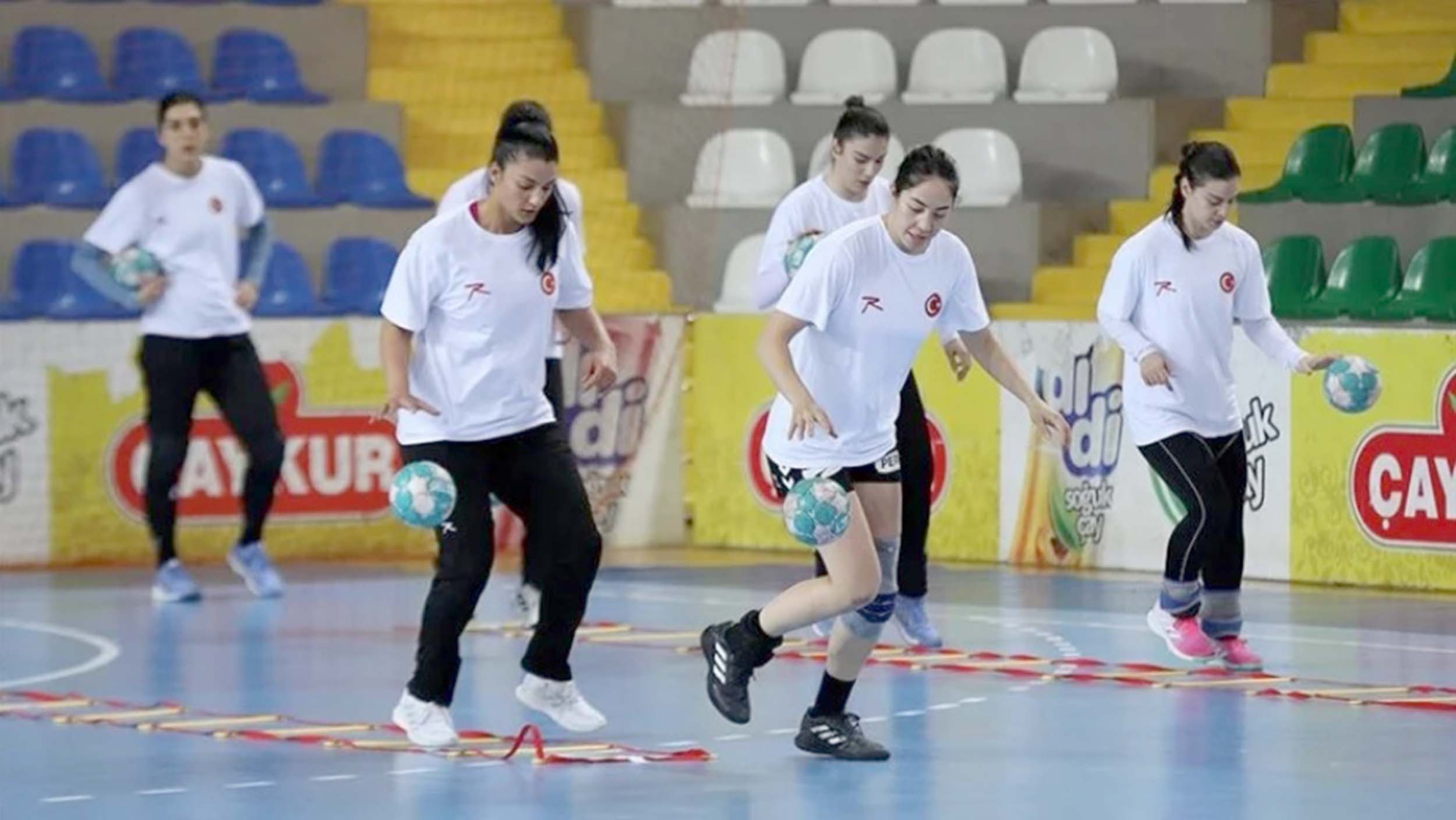 A Milli Kadın Hentbol Takımı Başantrenörü Costica Buceschi, Avrupa Hentbol