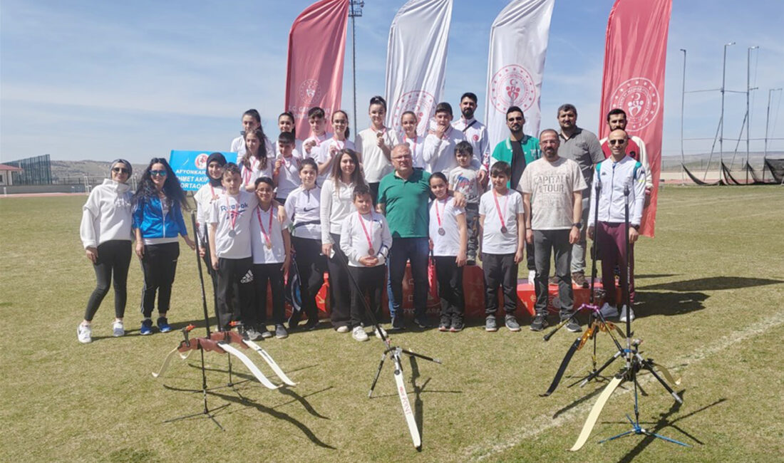 Afyonkarahisar’da düzenlenen Okul Sporları Küçükler, Gençler ve Yıldızlar Klasik Okçuluk