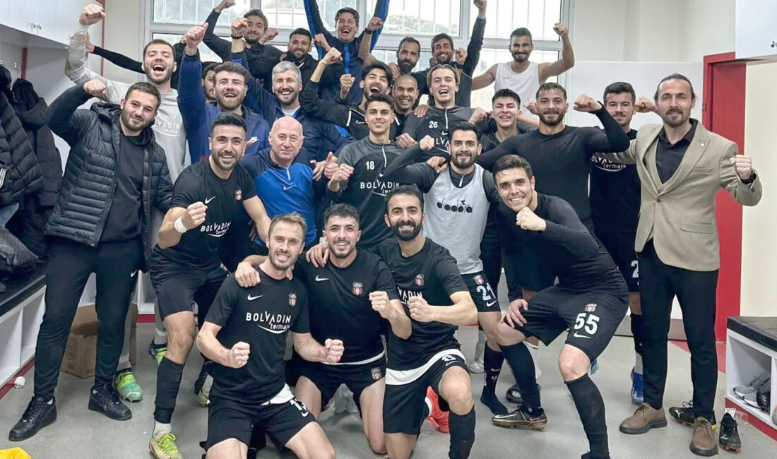 Şampiyonluk mücadelesinin Çeşme Belediyespor ile Tire 2021 Futbol Kulübü arasında