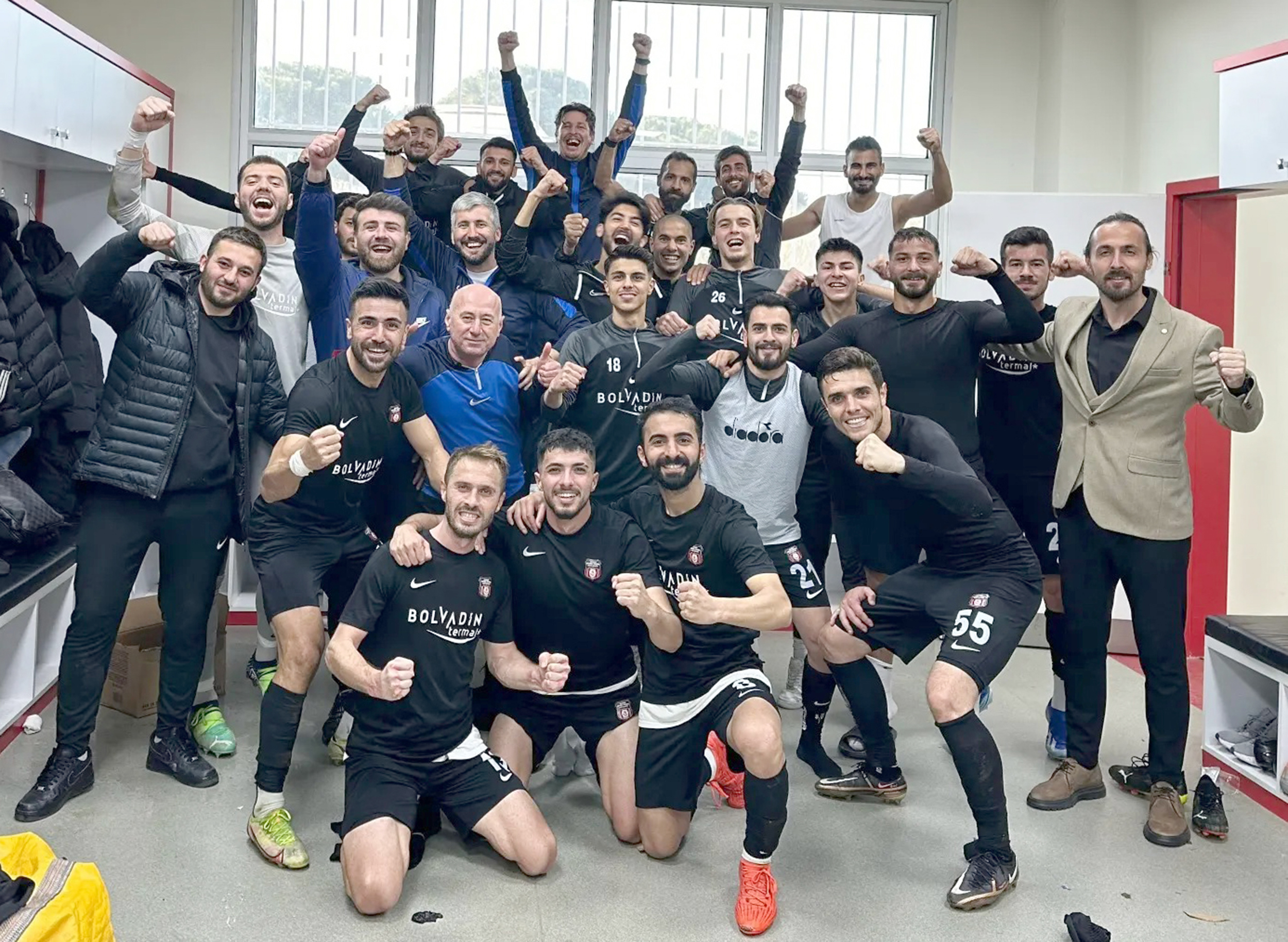 Şampiyonluk mücadelesinin Çeşme Belediyespor ile Tire 2021 Futbol Kulübü arasında