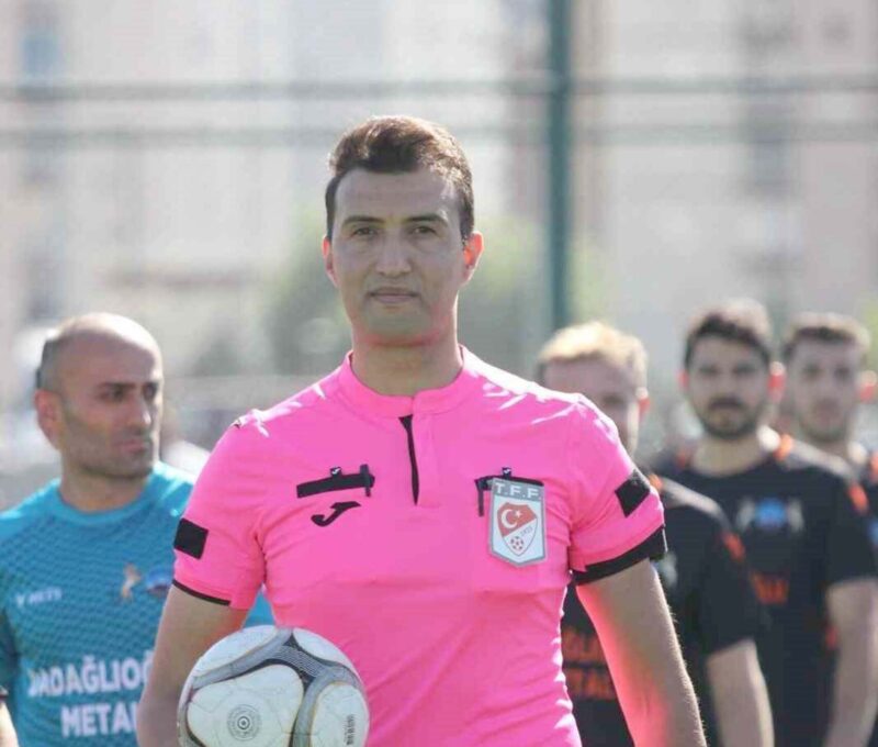 Kayseri’nin önemli futbol hakemlerinden Alim Kandemir, faal futbol hakemliğini bıraktı.
