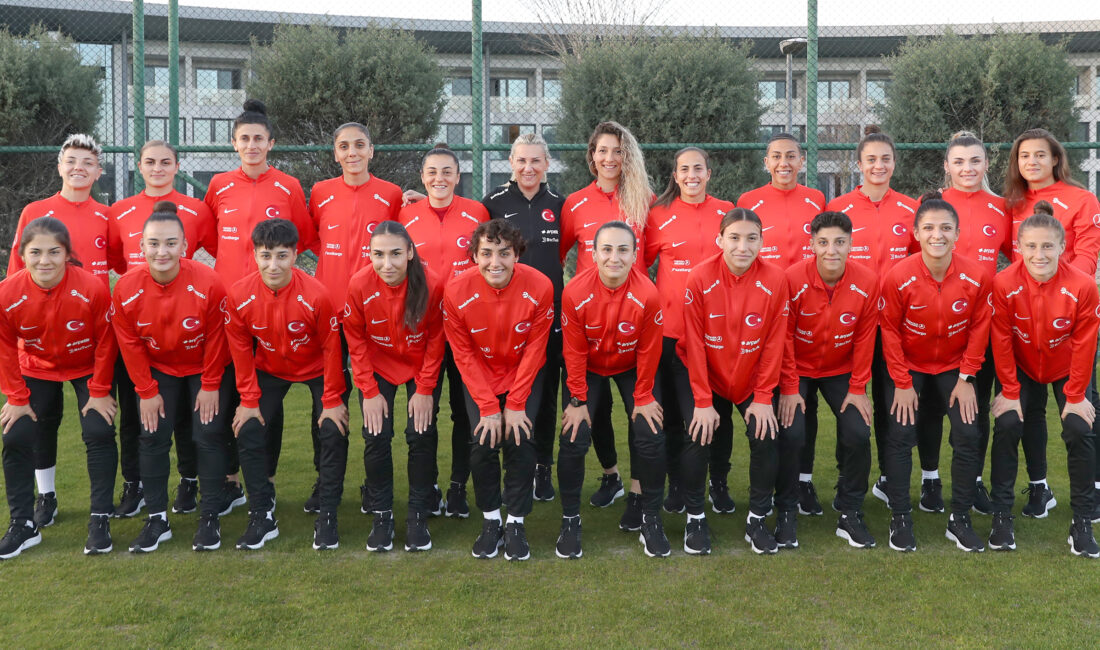 A Milli Kadın Futbol Takımı Teknik Direktörü Necla Güngör Kıragası,