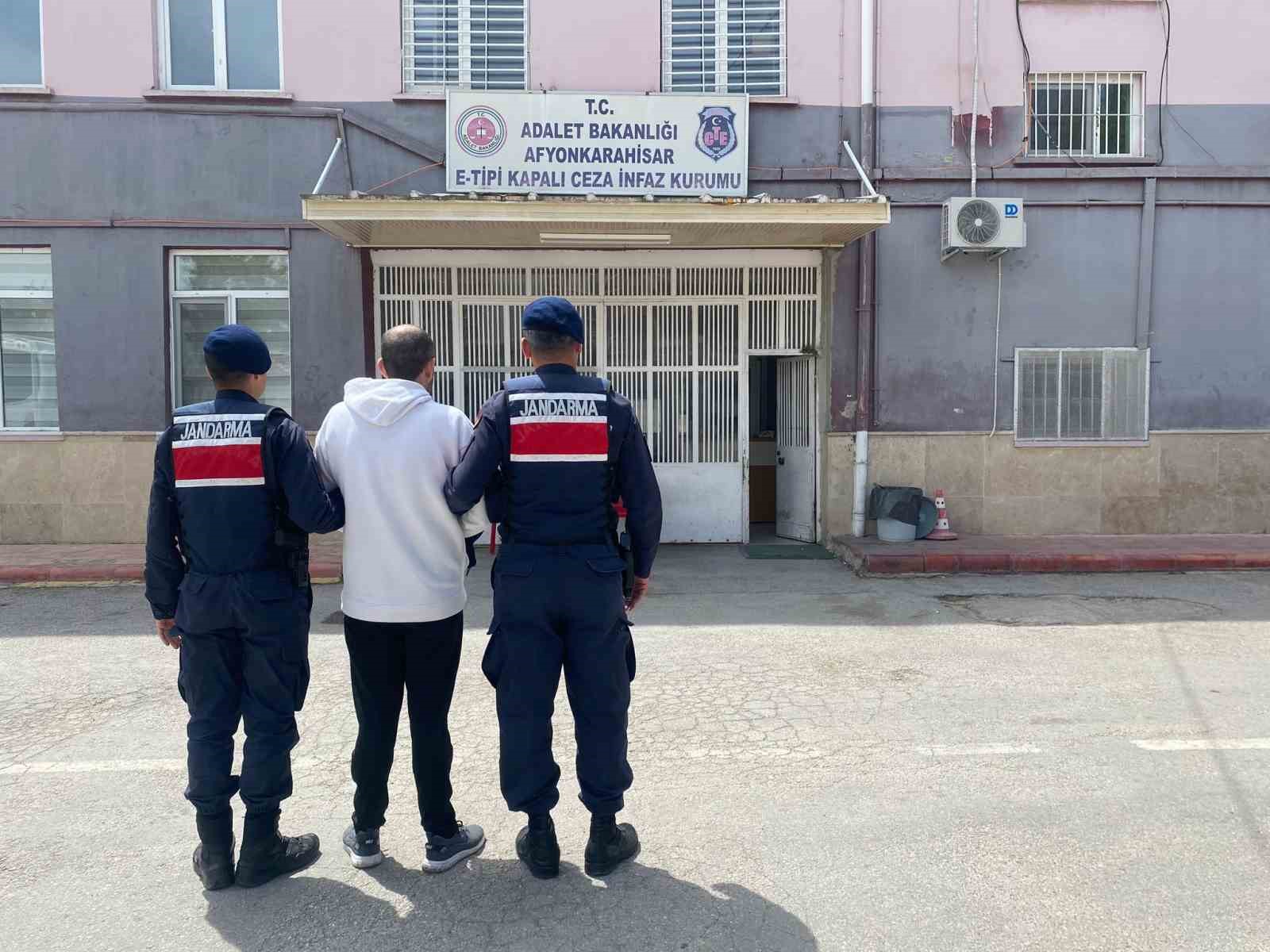 Afyonkarahisar’da çeşitli suçlardan 5 yıl hapis cezası ile aranan şahıs