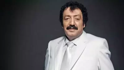 Müslüm Gürses‘in “Tozlu Raflar” albümü çıktı.   1) Çok Sevdim